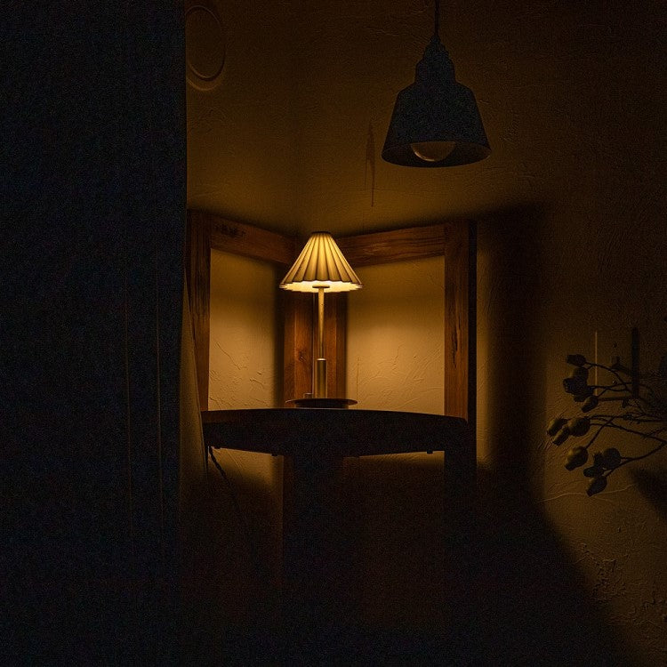 ORIGAMI LAMP PORTABLE（オリガミランプ ポータブル） 本体コッパー｜gram eight（グラムエイト）のテーブルランプ 充電式 15色