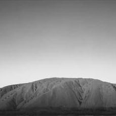 IGREBOW 写真の正方形トリミング（作品全体・額装は後続画像）
