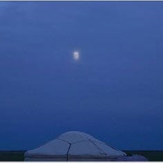 IGREBOW 写真の正方形トリミング（作品全体・額装は後続画像）
