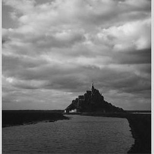 IGREBOW 写真の正方形トリミング（作品全体・額装は後続画像）