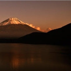 IGREBOW 写真の正方形トリミング（作品全体・額装は後続画像）