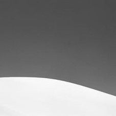 IGREBOW 写真の正方形トリミング（作品全体・額装は後続画像）