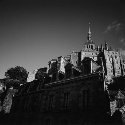 IGREBOW 写真の正方形トリミング（作品全体・額装は後続画像）