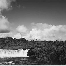 IGREBOW 写真の正方形トリミング（作品全体・額装は後続画像）