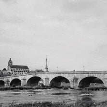 IGREBOW 写真の正方形トリミング（作品全体・額装は後続画像）