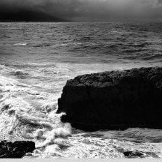 IGREBOW 写真の正方形トリミング（作品全体・額装は後続画像）