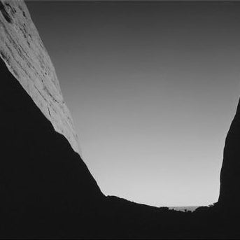 IGREBOW 写真の正方形トリミング（作品全体・額装は後続画像）