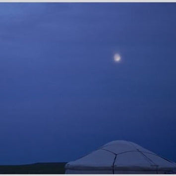 IGREBOW 写真の正方形トリミング（作品全体・額装は後続画像）