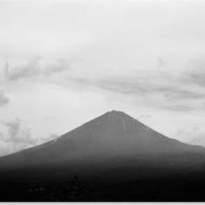 IGREBOW 写真の正方形トリミング（作品全体・額装は後続画像）