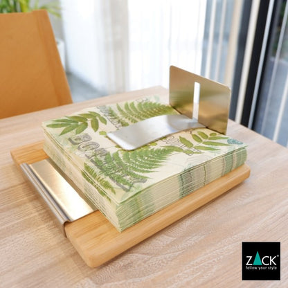ZACK 22446：木目の台座があるナプキンホルダー：緑の植物柄のナプキンを重ねたテーブルでの使用例