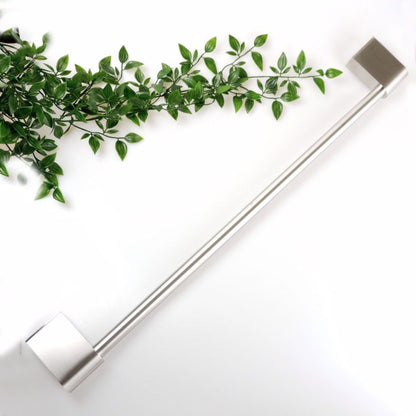 ZACK 40422：銀色のタオルレール：植物を添えた全体